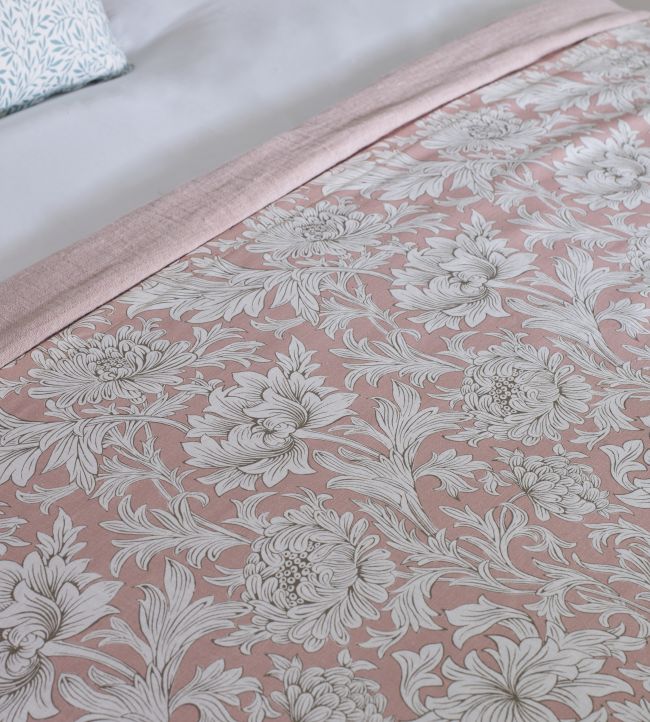 Chrysanthemum Toile Fabric - Cochineal Pink - 226910 - Morris & Co