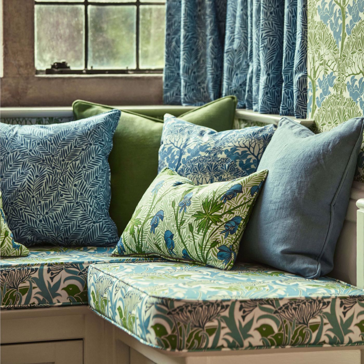 Laceflower Fabric - Garden Green/Lagoon - 227229 - Morris & Co
