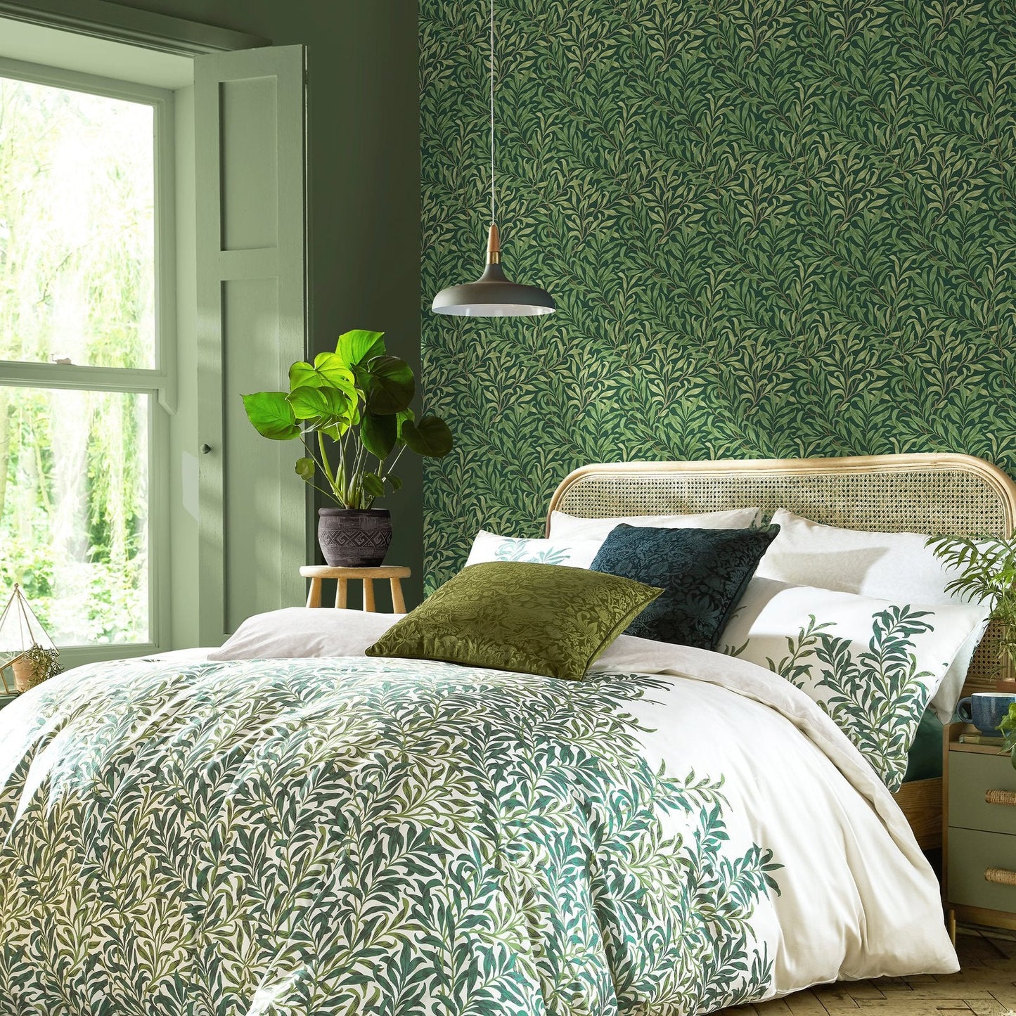 Willow Bough Wallpaper - Deep Green - 124247 - William Morris AH